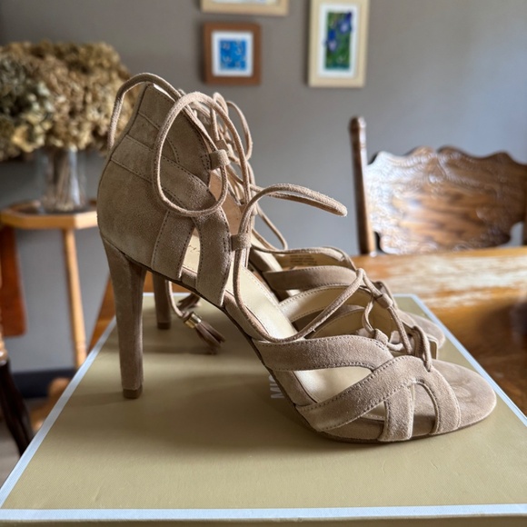 Michael Kors heels - Picture 2 of 5